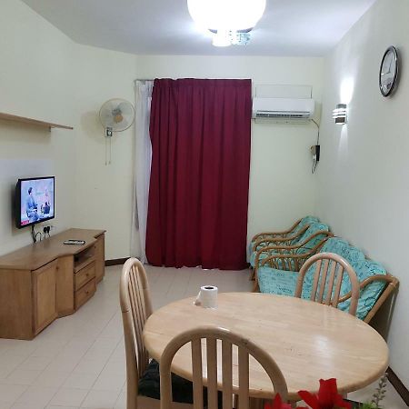 Home Stay Bayu Emas Appartment, Batu Feringgi Exteriör bild
