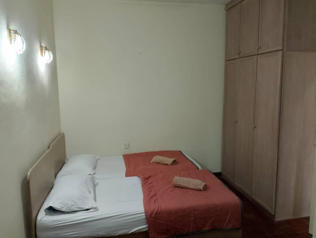 Home Stay Bayu Emas Appartment, Batu Feringgi Exteriör bild