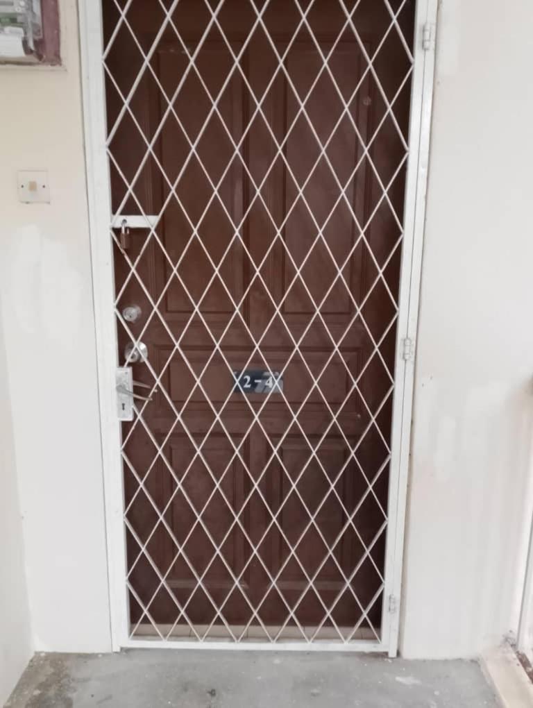 Home Stay Bayu Emas Appartment, Batu Feringgi Exteriör bild