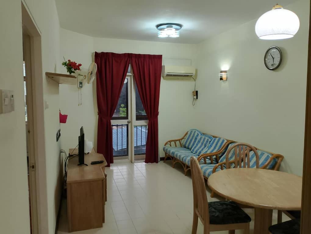 Home Stay Bayu Emas Appartment, Batu Feringgi Exteriör bild