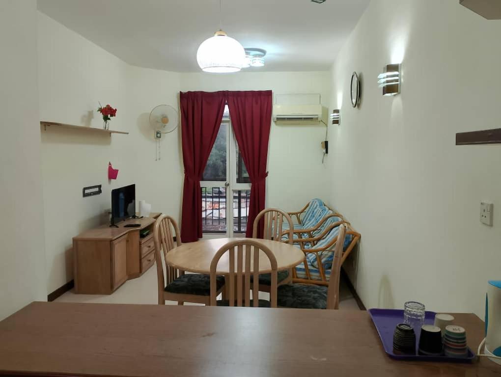 Home Stay Bayu Emas Appartment, Batu Feringgi Exteriör bild