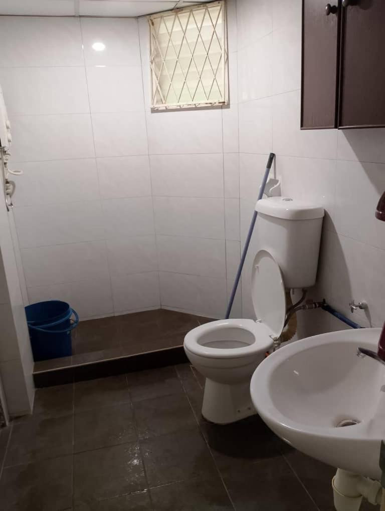 Home Stay Bayu Emas Appartment, Batu Feringgi Exteriör bild