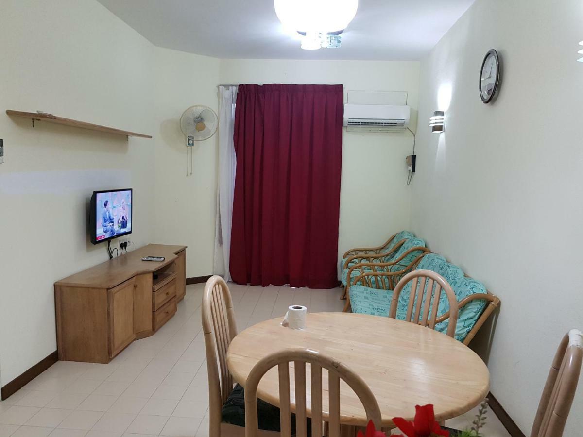 Home Stay Bayu Emas Appartment, Batu Feringgi Exteriör bild