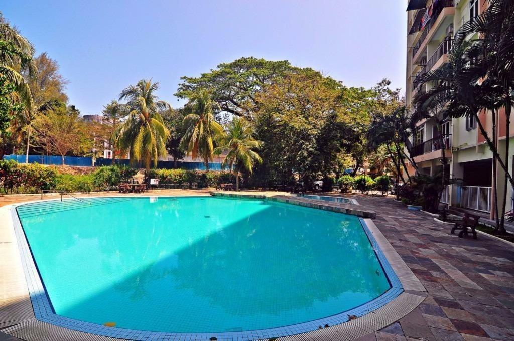 Home Stay Bayu Emas Appartment, Batu Feringgi Exteriör bild