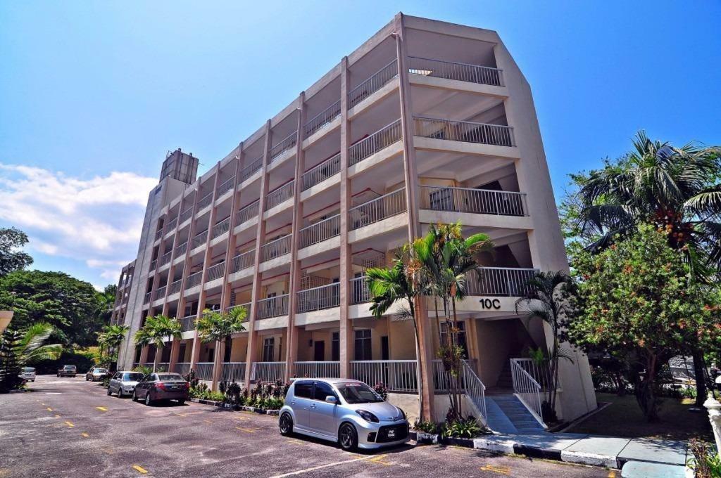 Home Stay Bayu Emas Appartment, Batu Feringgi Exteriör bild