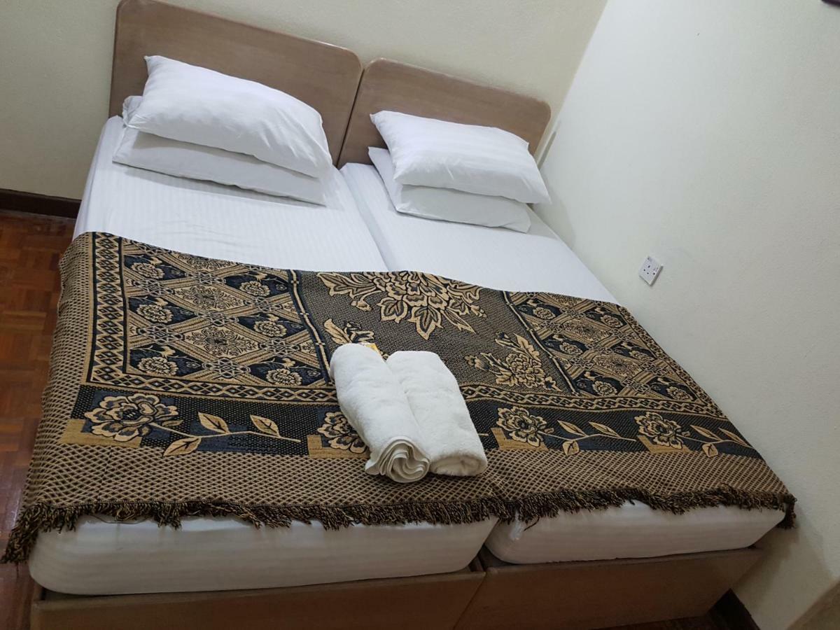 Home Stay Bayu Emas Appartment, Batu Feringgi Exteriör bild
